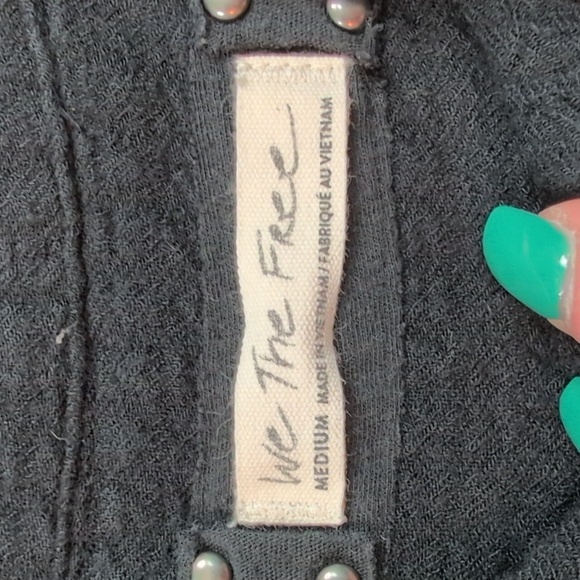 We The Free. Solid Hidden Valley Buttondown Medium. EUC - Picture 9 of 12